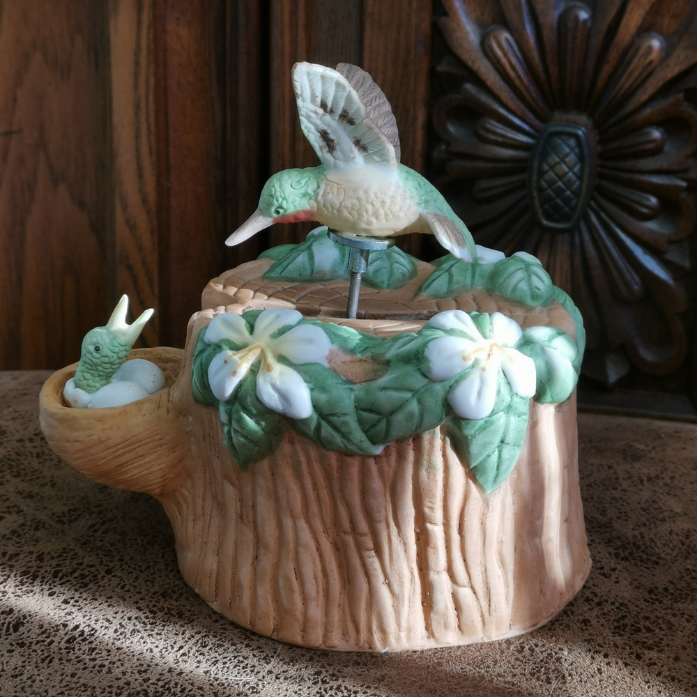 Nature-Inspired Hummingbird Music Box with Green and Tan Details